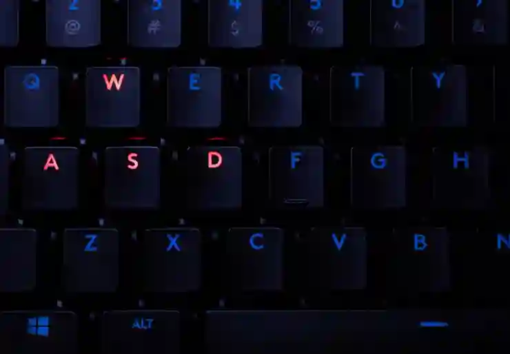 K70 RGB CORE SE 화이트 적축으로 게이밍의 새로운 차원 경험하기