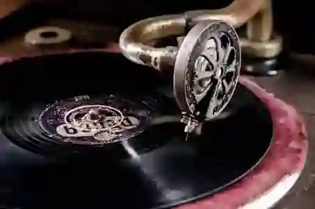 휴라이즈 턴테이블 아날로그 감성 가득한 LP 플레이어 탄생!