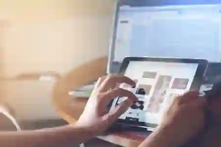 태블릿 PC로 리니지M을 즐기다. USIM 지원으로 어디서든 즐긴다!