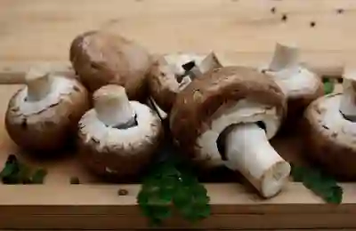 책상 공간을 넓게 활용할 수 있는 미카이 모니터 받침대 UVC 살균까지!